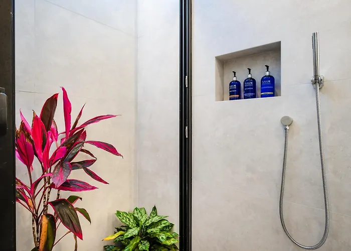 Hotel Mvillas Luxury With Club Access & Sauna